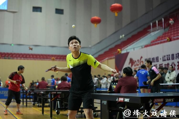 新民晚报红双喜杯开幕,奥运冠军刘诗雯和球友共享“乒乓年夜饭” 新民晚报红双喜杯开幕,奥运冠军刘诗雯和球友共享“乒乓年夜饭”
